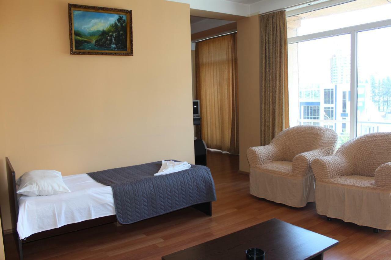 באטומי Eleganti Hotel מראה חיצוני תמונה