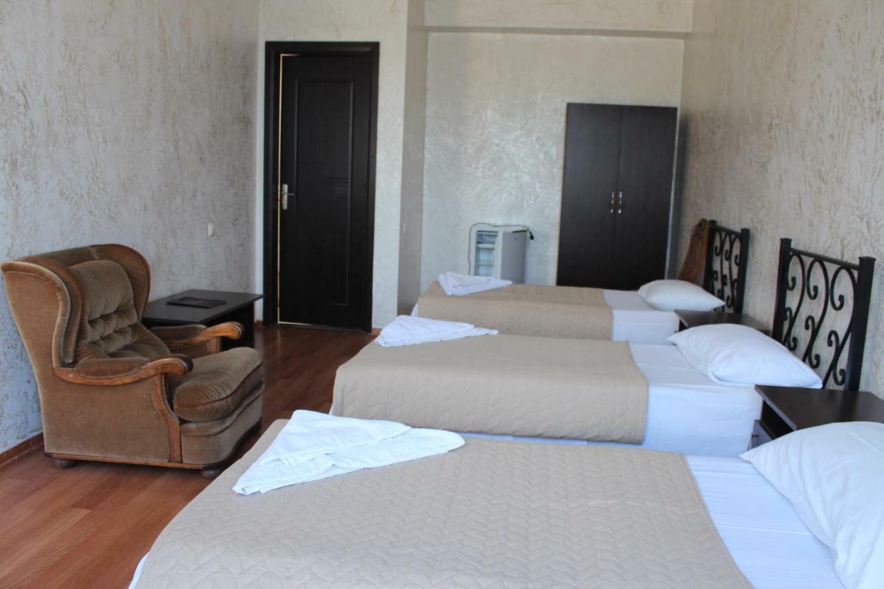באטומי Eleganti Hotel מראה חיצוני תמונה