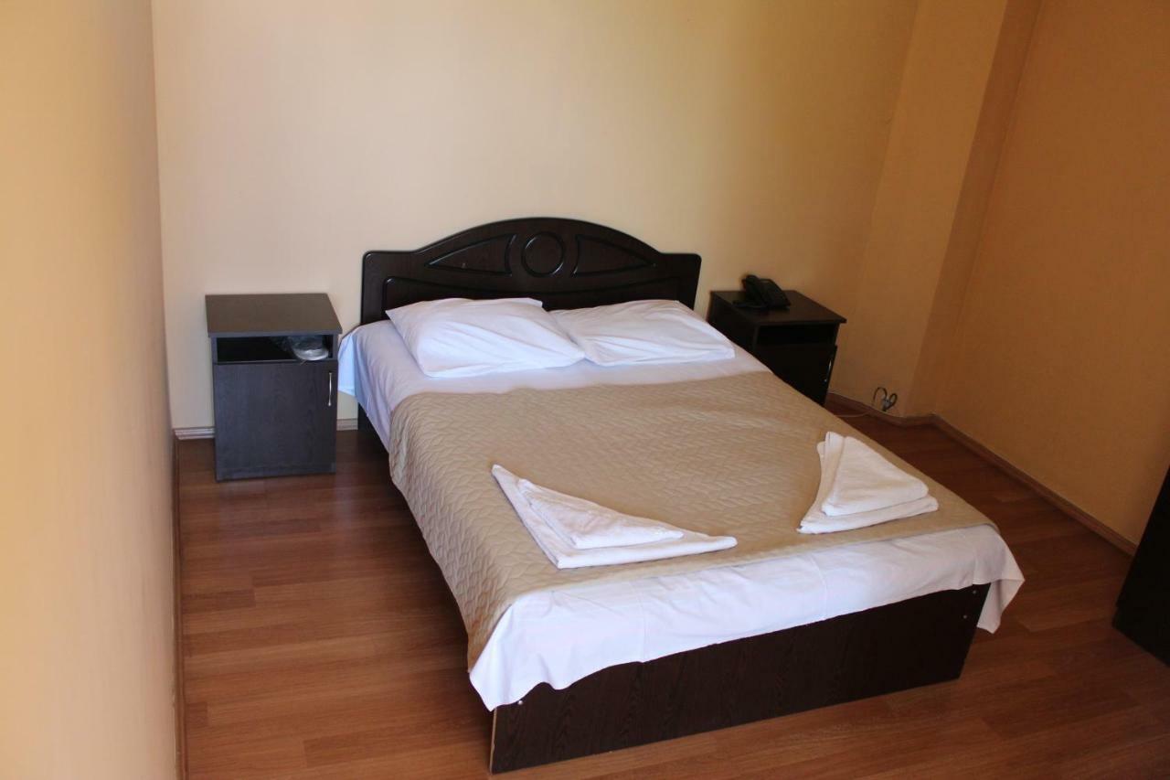 באטומי Eleganti Hotel מראה חיצוני תמונה