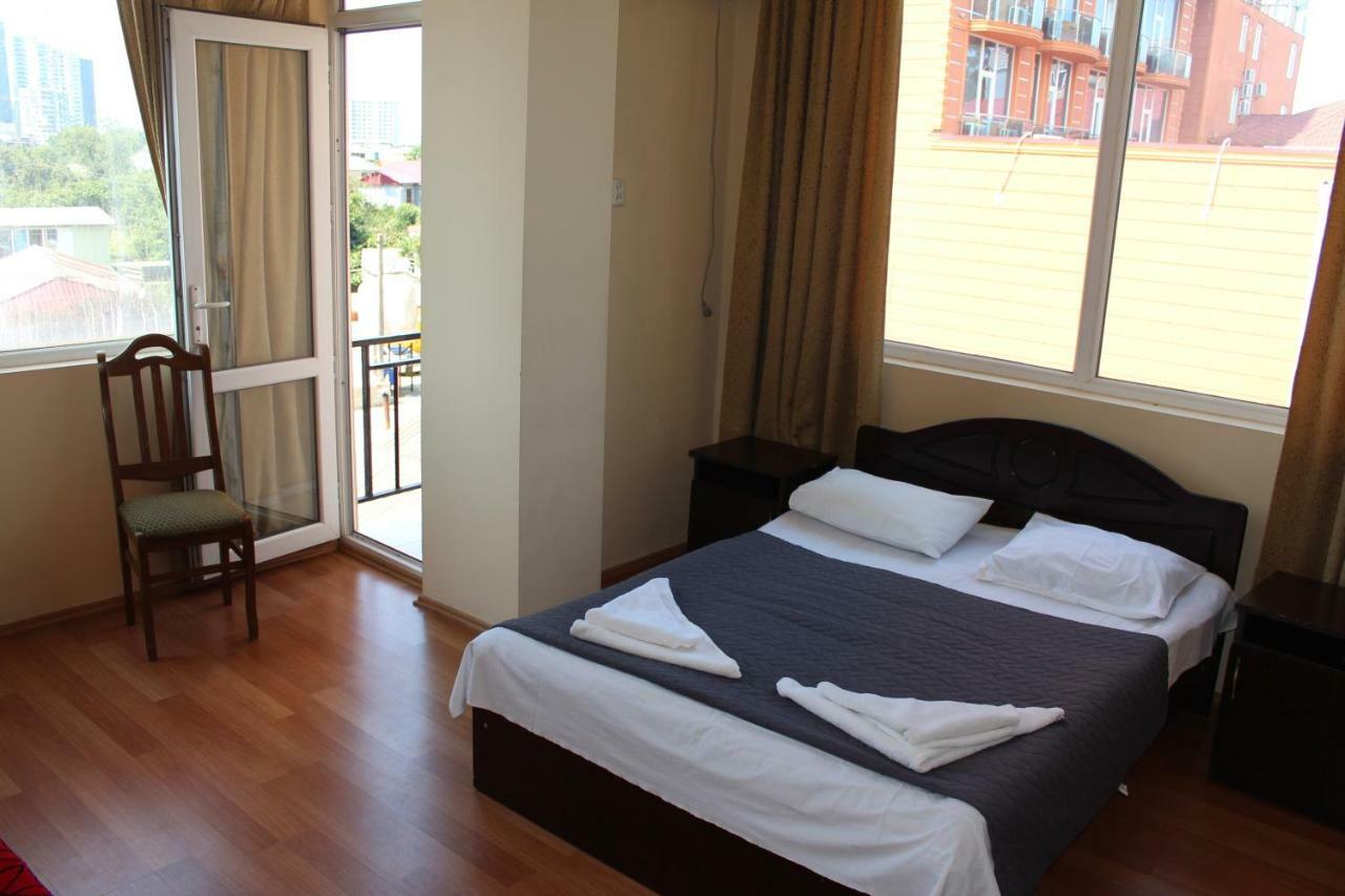באטומי Eleganti Hotel מראה חיצוני תמונה