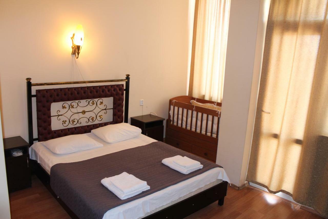 באטומי Eleganti Hotel מראה חיצוני תמונה