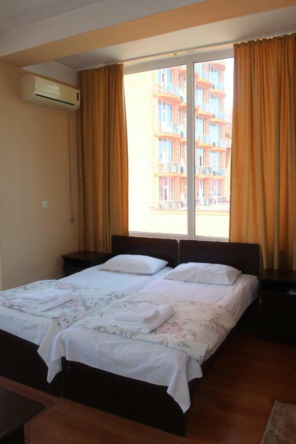 באטומי Eleganti Hotel מראה חיצוני תמונה