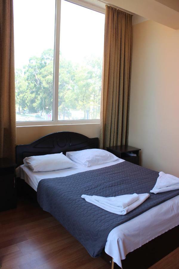 באטומי Eleganti Hotel מראה חיצוני תמונה