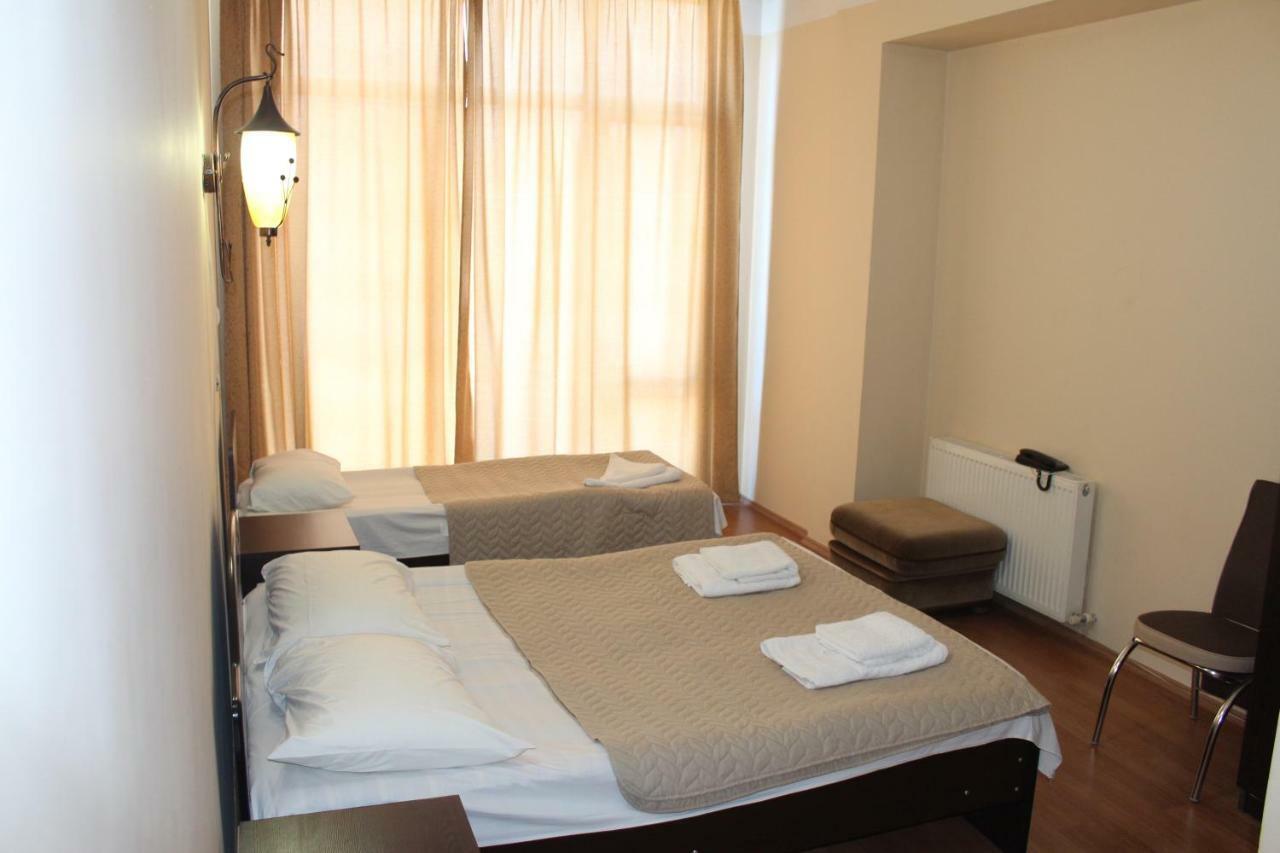 באטומי Eleganti Hotel מראה חיצוני תמונה